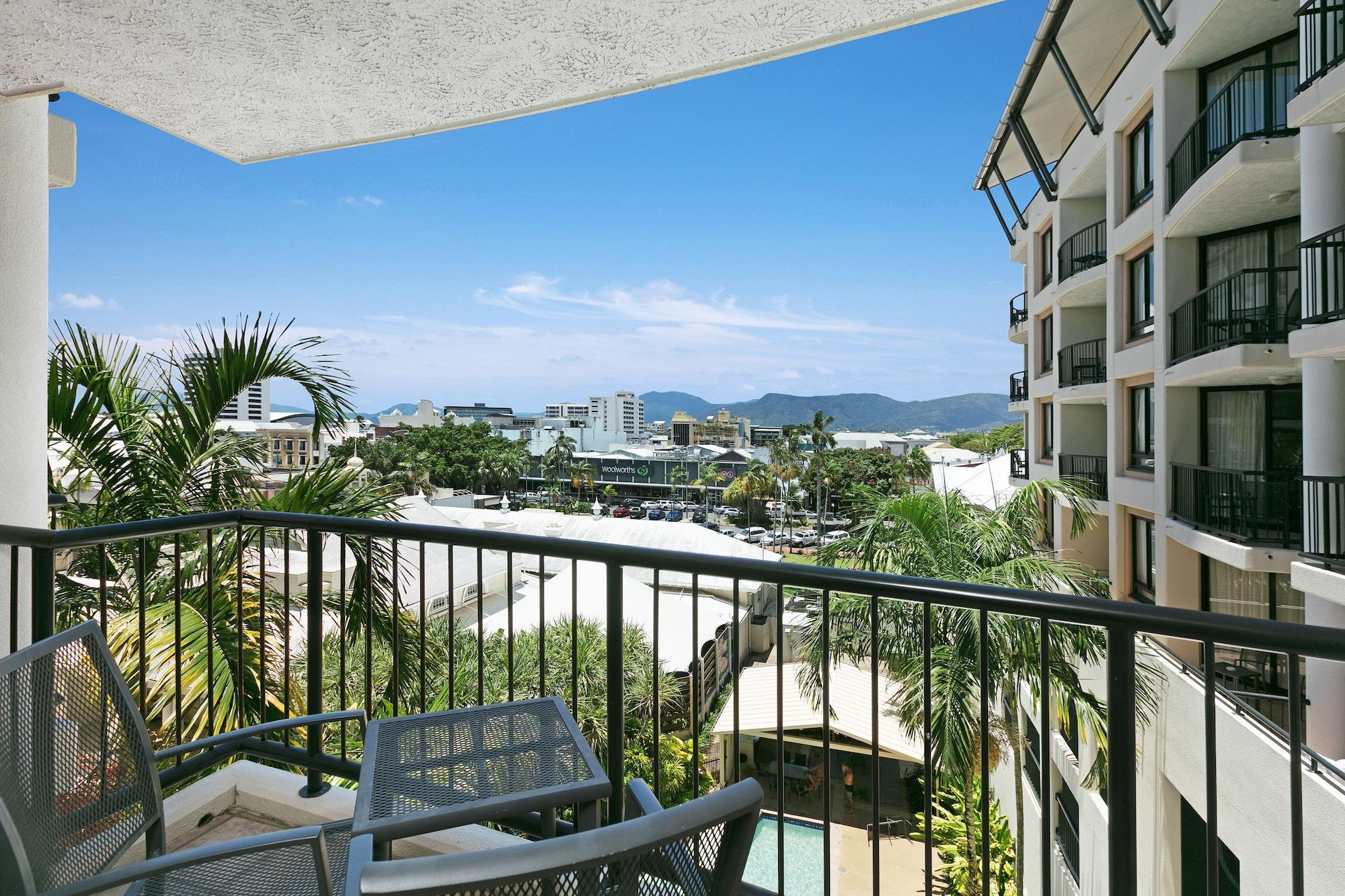 Mantra Esplanade Hotel Cairns Exterior photo