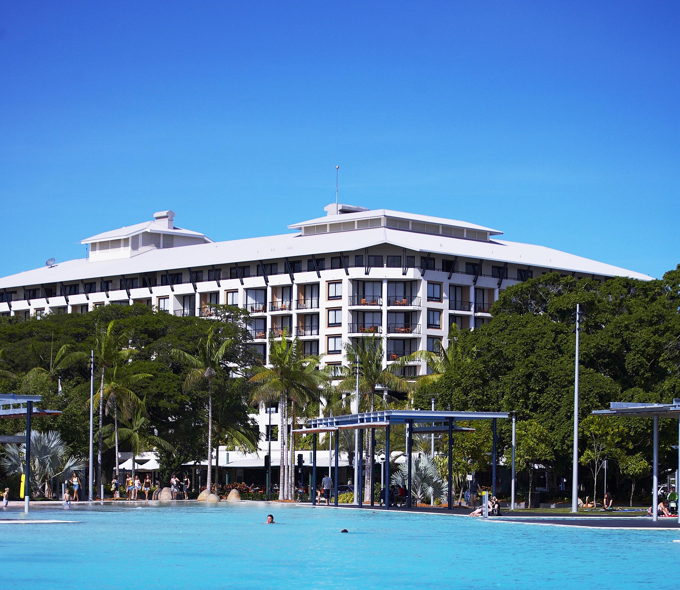 Mantra Esplanade Hotel Cairns Exterior photo