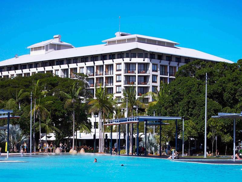 Mantra Esplanade Hotel Cairns Exterior photo